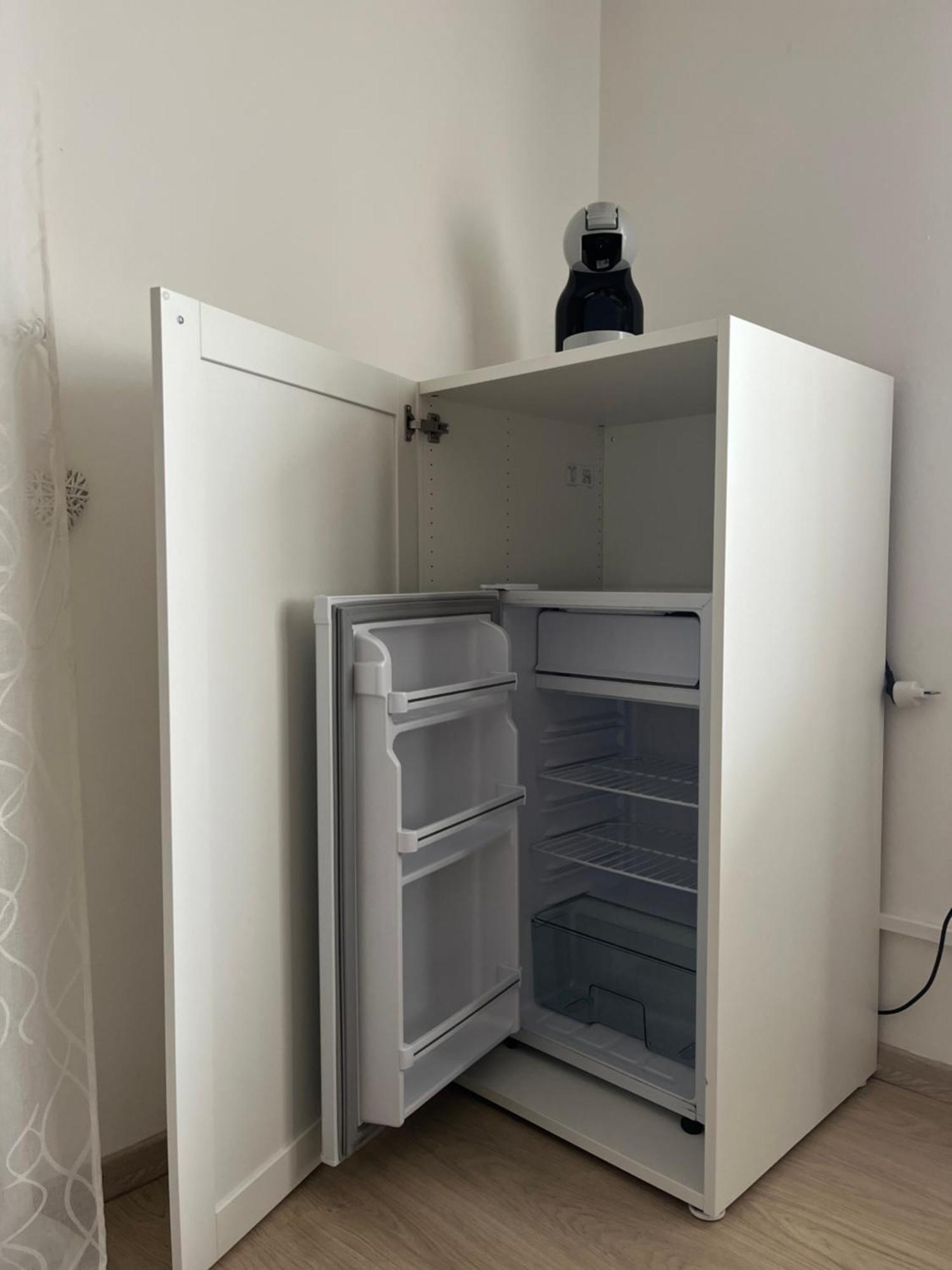 Bella Vita Guesthouse -Parcheggio Privato Interno Арона Екстериор снимка
