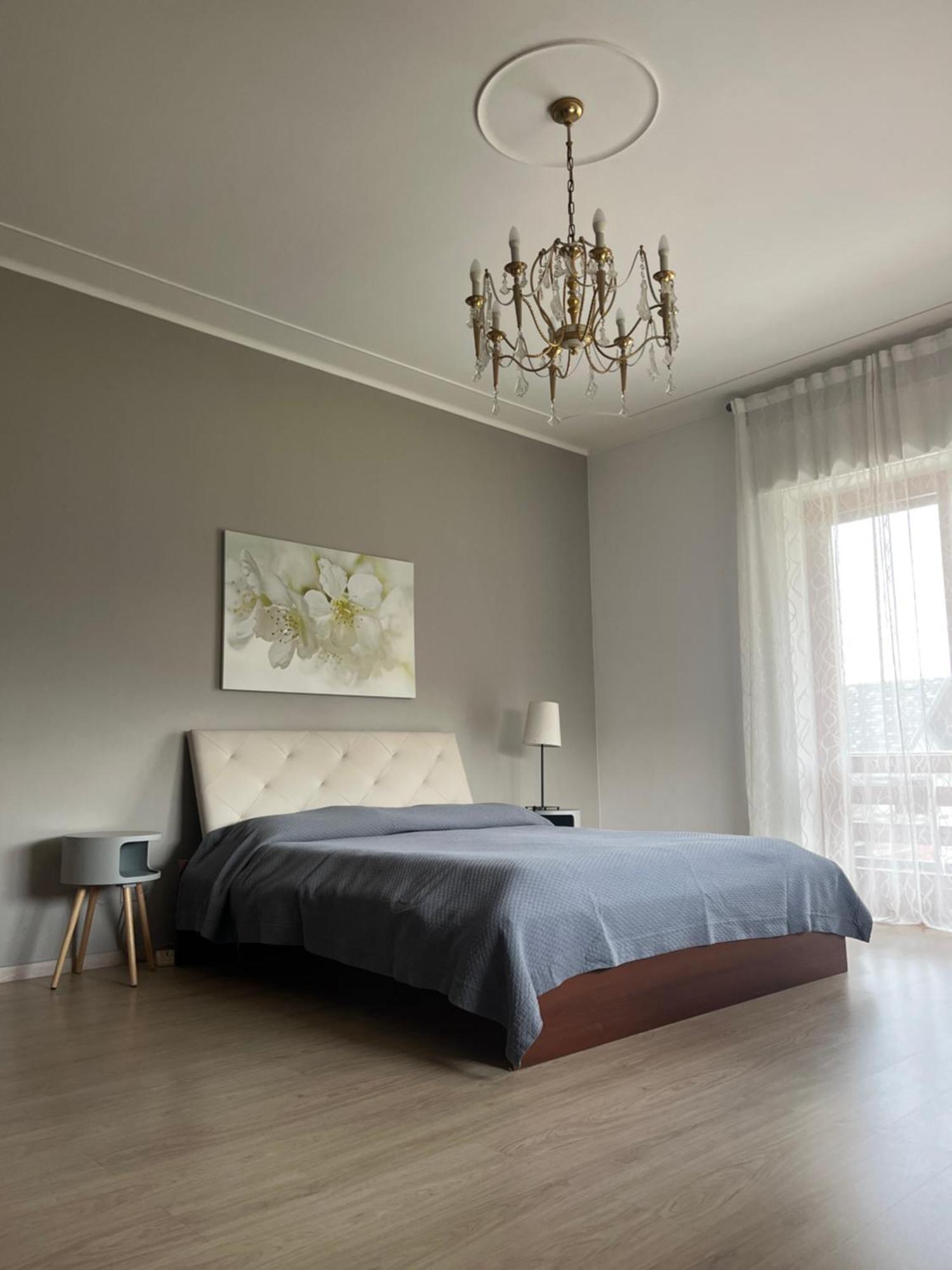 Bella Vita Guesthouse -Parcheggio Privato Interno Арона Екстериор снимка