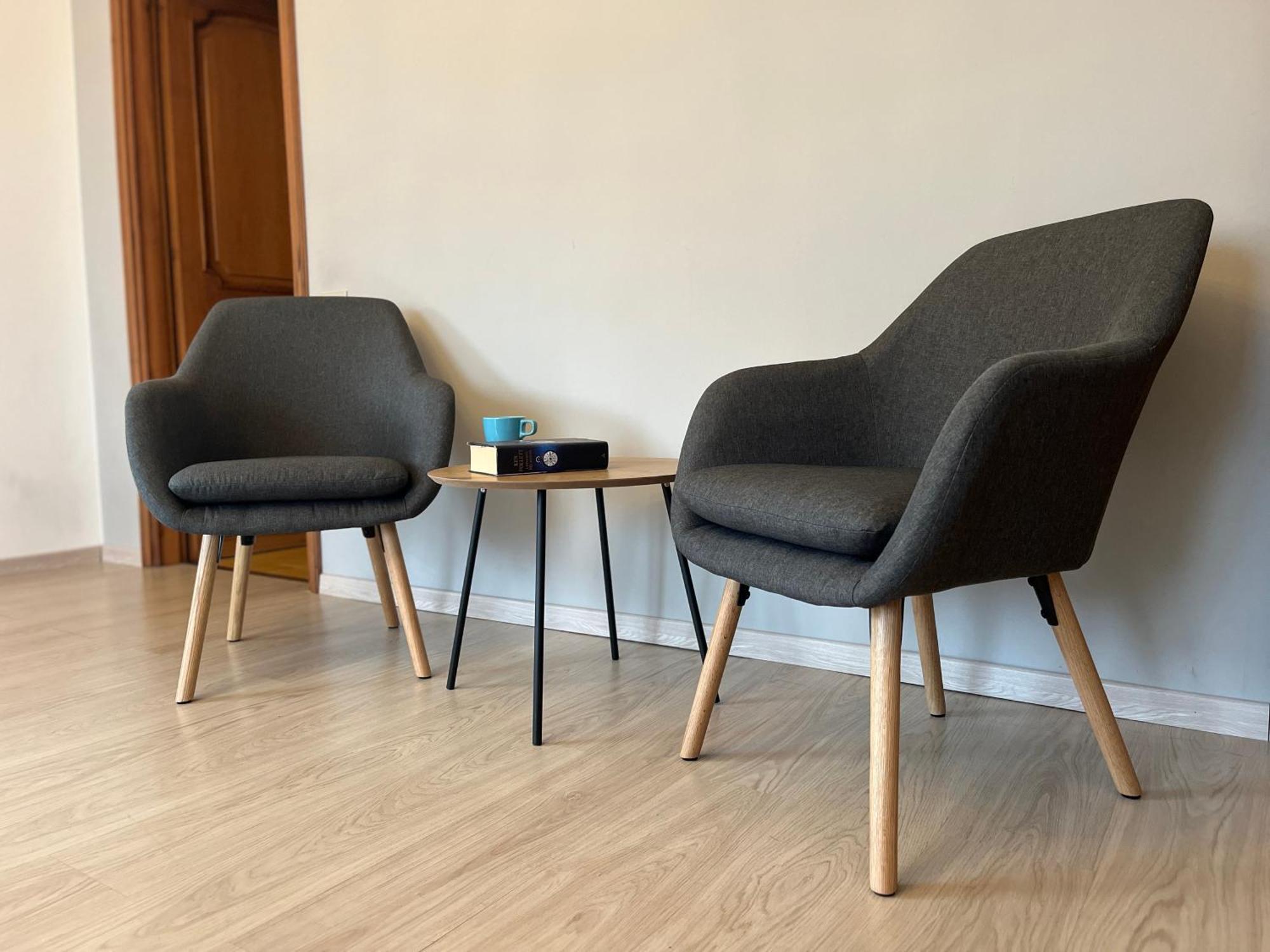 Bella Vita Guesthouse -Parcheggio Privato Interno Арона Екстериор снимка
